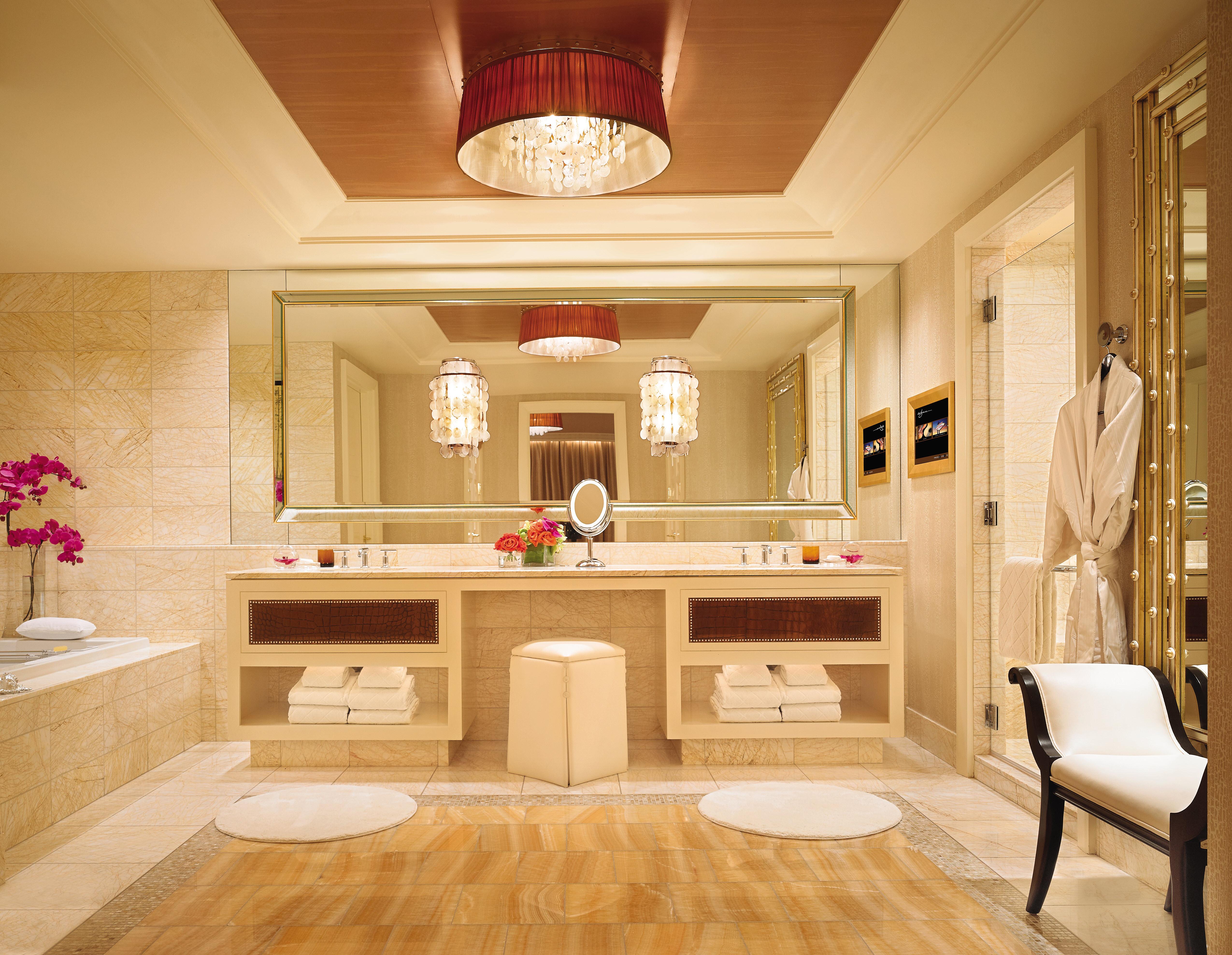Encore At Wynn Las Vegas Esterno foto A bathroom at The Ritz-Carlton, Marina Bay