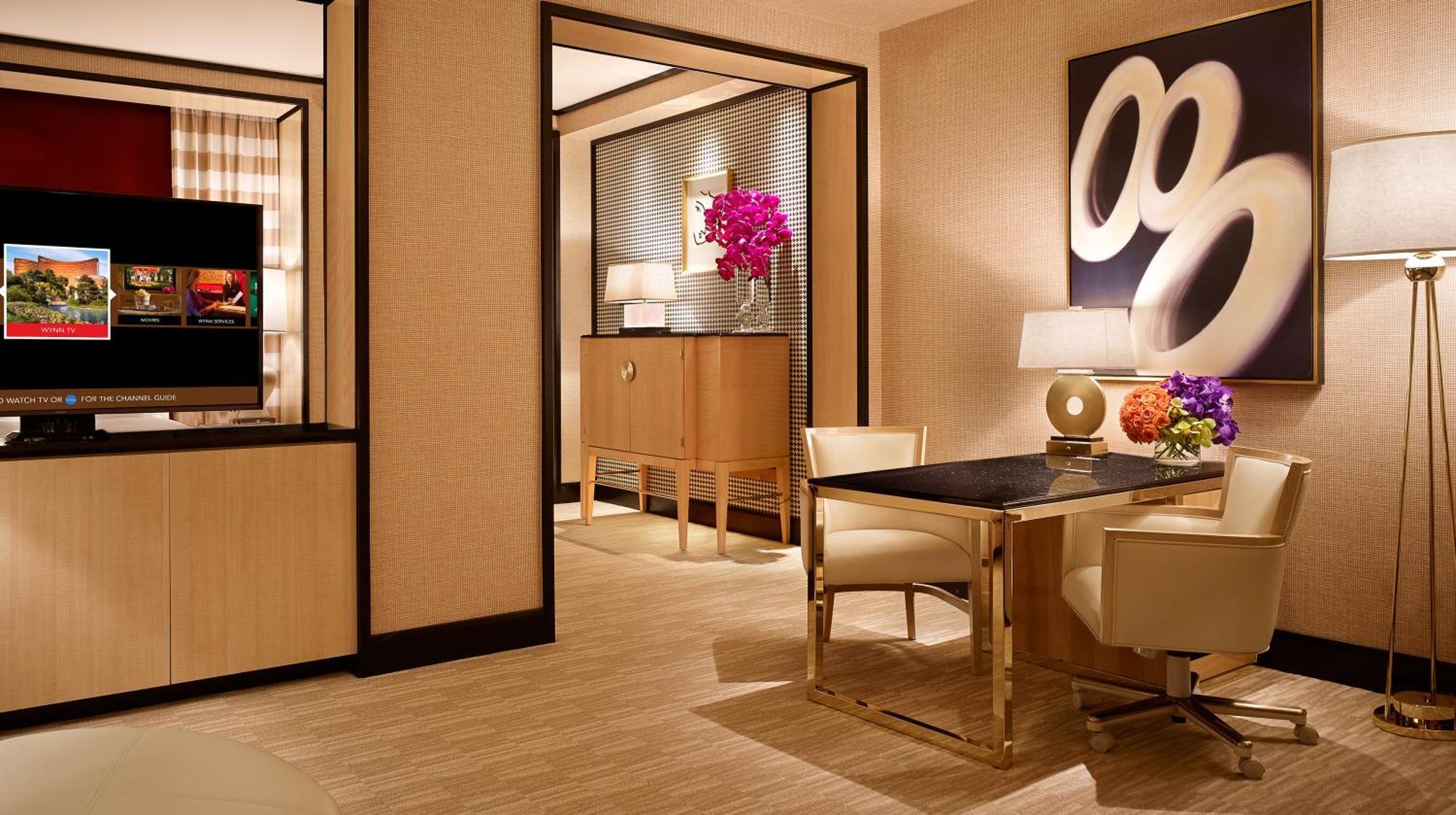 Encore At Wynn Las Vegas Camera foto A suite at The Ritz-Carlton, Hong Kong